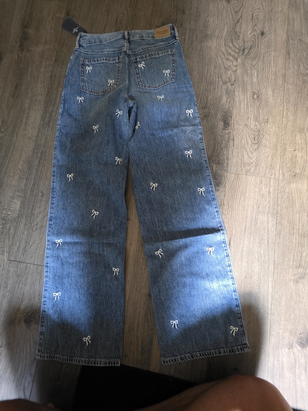 Abercrombie & Fitch Light Blue Straight Leg Jeans with White Embroidered Bows - Picture 3 of 4